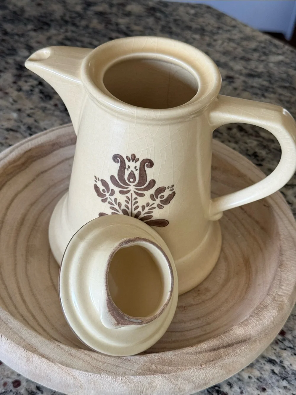 Pfaltzgraff Village Coffee Pot & Lid Vintage Stoneware Made In USA